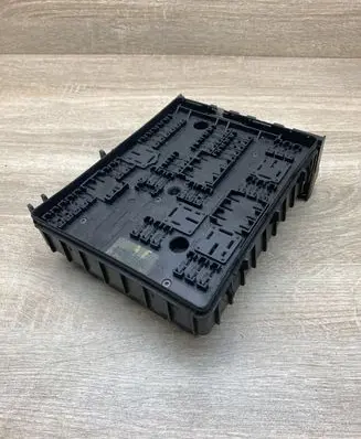 Volkswagen Touran I Fuse module 1K0937124H