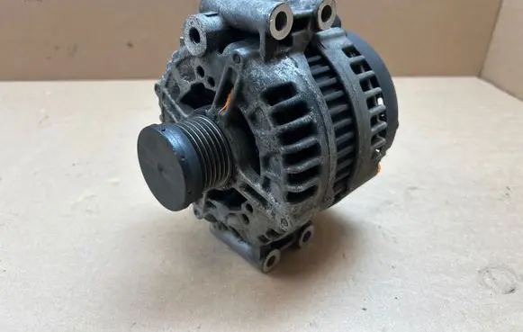 BMW 3 E92 E93 Generator/alternator 7550968 0121715012