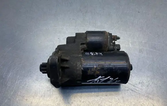 Volkswagen Golf IV Starter motor 1005821879