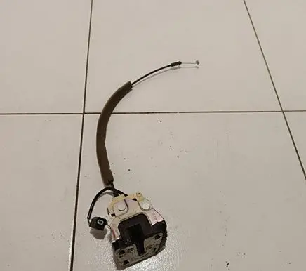 Renault Master III Rear door lock 8200661170