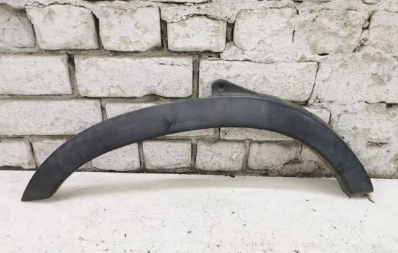 Fender trim (molding)