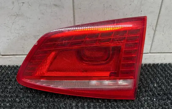 Volkswagen PASSAT B7 Tailgate rear/tail lights