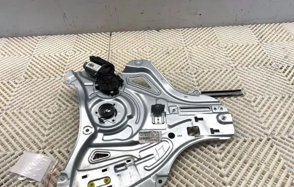 Hyundai ix35 Front door window regulator with motor 824702Y010