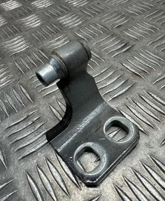 Fiat 500X Front door lower hinge 