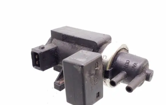 BMW 5 E39 Turbo solenoid valve 72279600 2247906