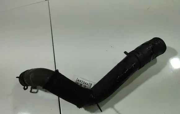 Engine coolant pipe/hose
