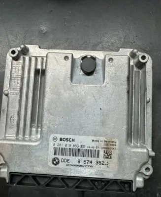 BMW 5 E60 E61 Engine control unit/module 8574352 0281019853 030995776