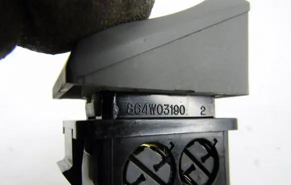KIA Carens I Other switches/knobs/shifts 864W03190