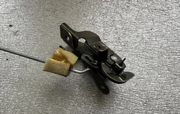 Nissan Patrol Y61 Tailgate lock latch 90592VB001