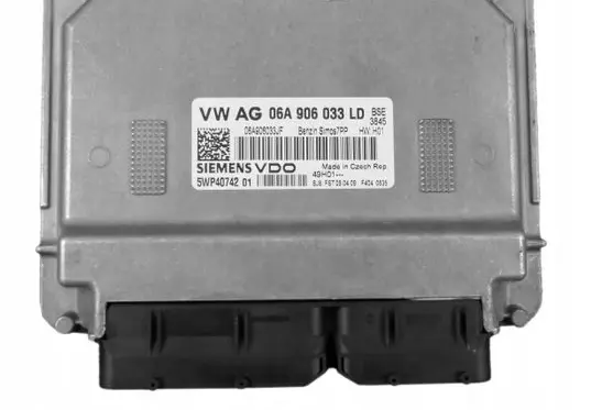 Volkswagen Golf VI Engine control unit/module 06A906033LD 5WP40742