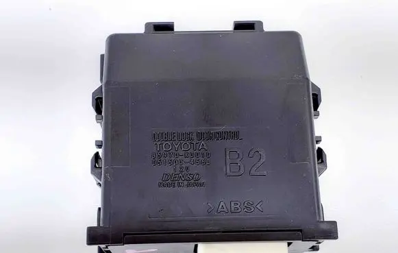 Toyota Yaris XP210 Door central lock control unit/module 0515004560 85970K0010