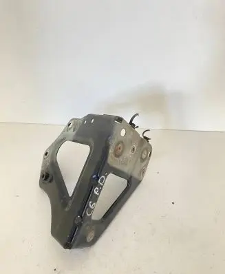 Audi A6 S6 C6 4F Fender mounting bracket 4F0821136A