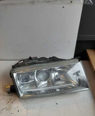 Skoda Octavia Mk1 (1U) Headlight/headlamp 1U1941016M