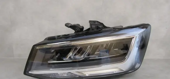 Audi Q2 - Headlight/headlamp 81A941011 L277996 E23335