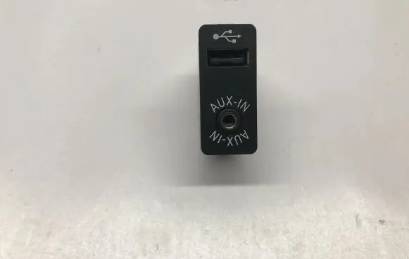BMW 5 F10 F11 AUX in-socket connector 9237653 84109237653