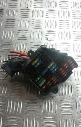 Audi A4 S4 B6 8E 8H Fuse module 8d2941824