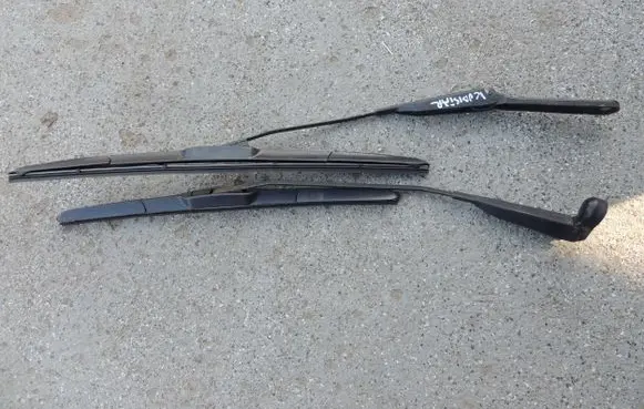 Nissan Kubistar Front wiper blade arm 8200158096