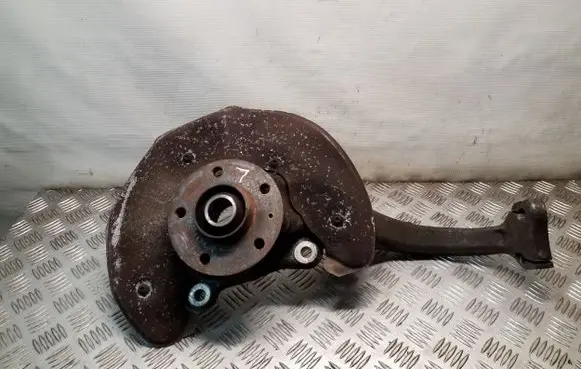 Front wheel hub spindle knuckle