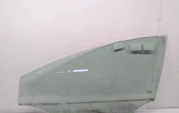 Seat Leon (1P) Front door window glass four-door