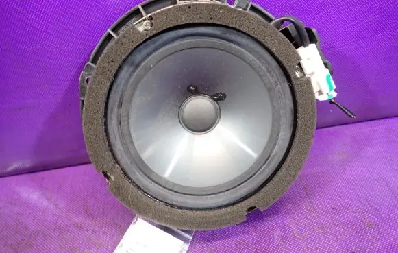 KIA Carens I Front door speaker 963301D700