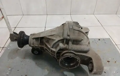 Bentley T2 Rear differential/diff mount bracket PE100640PB