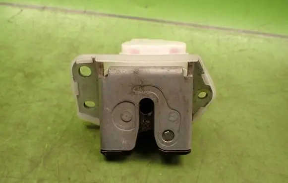 Suzuki SX4 Tailgate/trunk/boot lock/catch/latch 