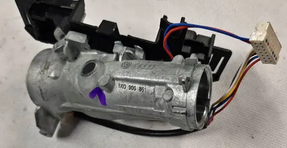 Volkswagen Golf VII Ignition lock 5Q0905865A