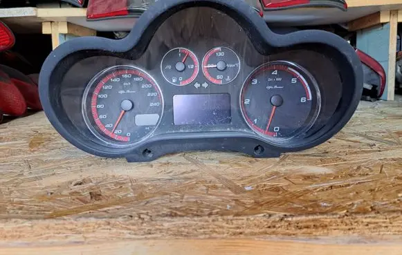 Alfa Romeo 147 Speedometer (instrument cluster) 156075860 110080304106