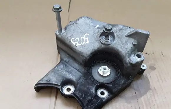 Opel Zafira C Engine mounting bracket 55568812 428702815