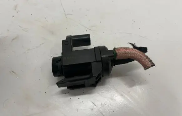 BMW 1 F20 F21 Vacuum valve 8570591