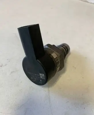 BMW 5 E60 E61 Fuel pressure sensor 0281002481 190707 14136971