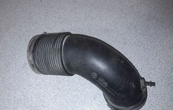 BMW 7 E65 E66 Air intake hose/pipe 7501202