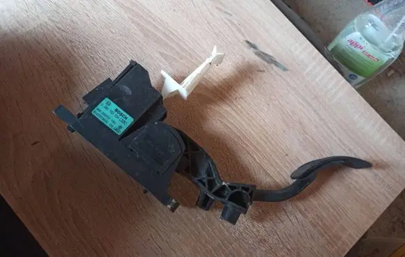 Audi TT Mk1 Accelerator throttle pedal 8N2721503C 0280752234 486200707
