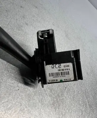 Volkswagen Golf V Wiper control stalk 01203506