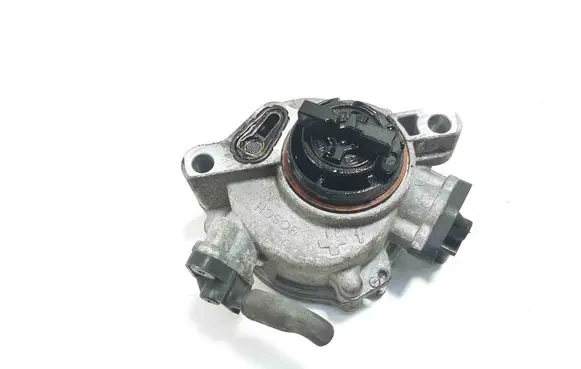 Volvo V40 Vacuum pump 9804021880