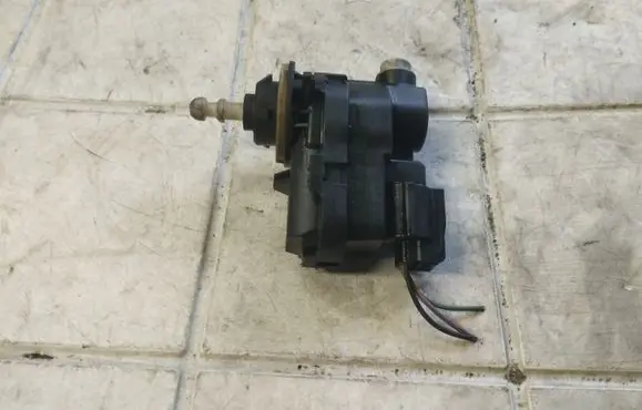 Renault Megane II Headlight level adjustment motor 8200402521