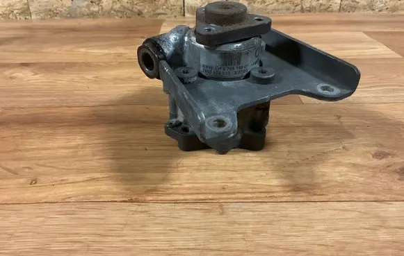 BMW 5 E60 E61 Power steering pump 6766190 7693974113