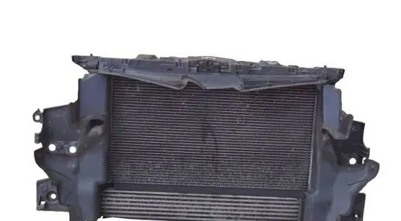 Renault Megane III Radiator support slam panel