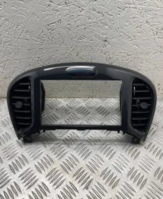 Nissan Juke I F15 Dash center air vent grill 682601KE0A