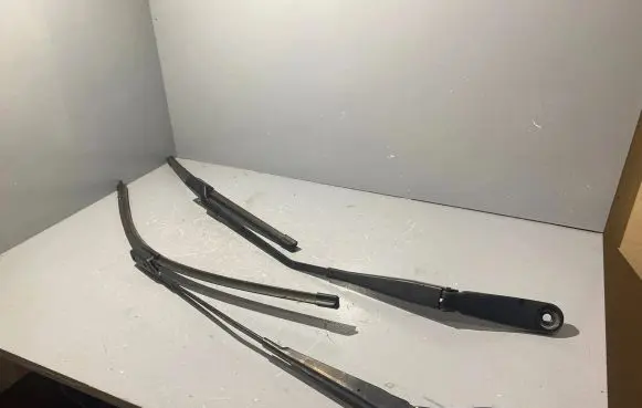 Volvo XC60 Windshield/front glass wiper blade 30753526 30753525