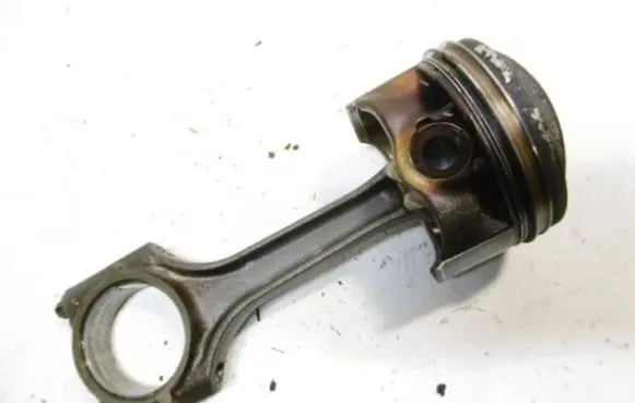 Skoda Octavia Mk2 (1Z) Piston 