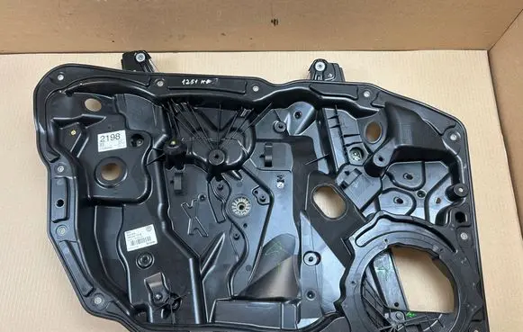 Volkswagen Touareg II Front window lifting mechanism without motor 7P6837755B