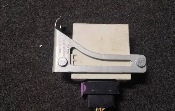 Toyota Corolla Verso E121 Window wiper relay 150696 12078687