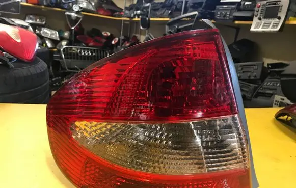Toyota Prius (XW10) Rear/tail lights