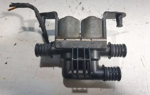 BMW 7 E65 E66 Coolant heater control valve 6906652