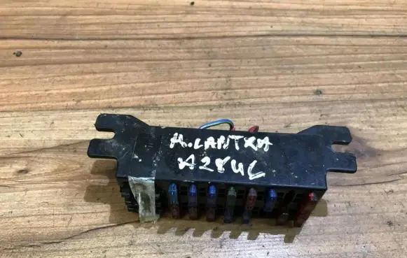 Hyundai Lantra II Fuse box set 9110729020 b33