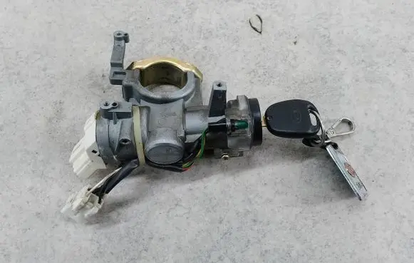KIA Carens I Ignition lock 45261A