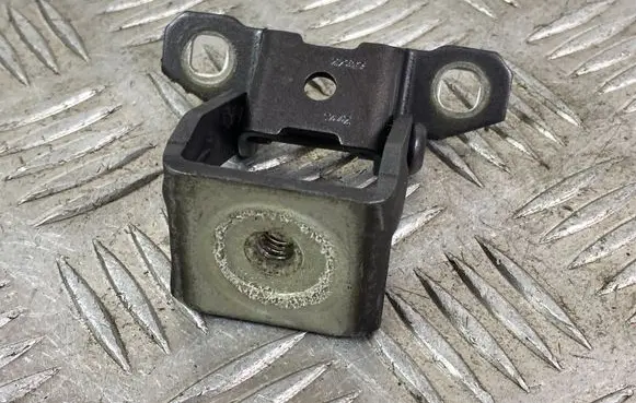 Jeep Compass Tailgate/trunk/boot hinge