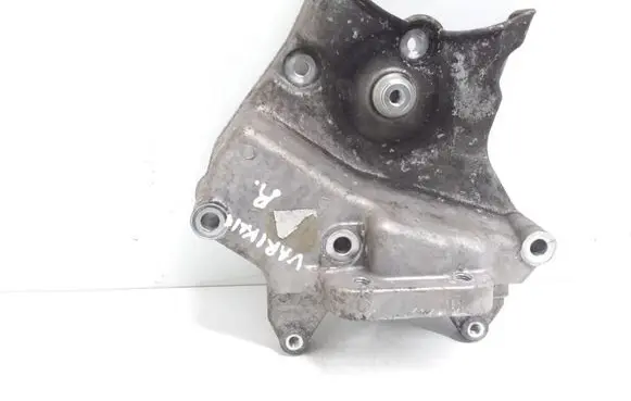 Opel Zafira B Engine mounting bracket 55192649