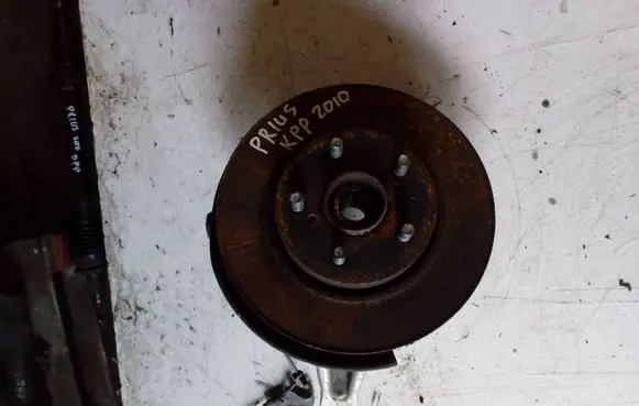 Toyota Prius (XW30) Front wheel hub spindle knuckle